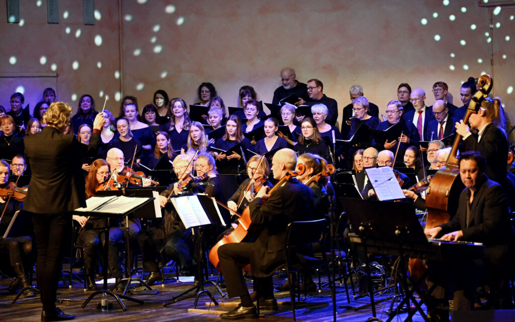 Bilden är tagen under Queenkonserten 2023 med körerna Nymos och Cantemus